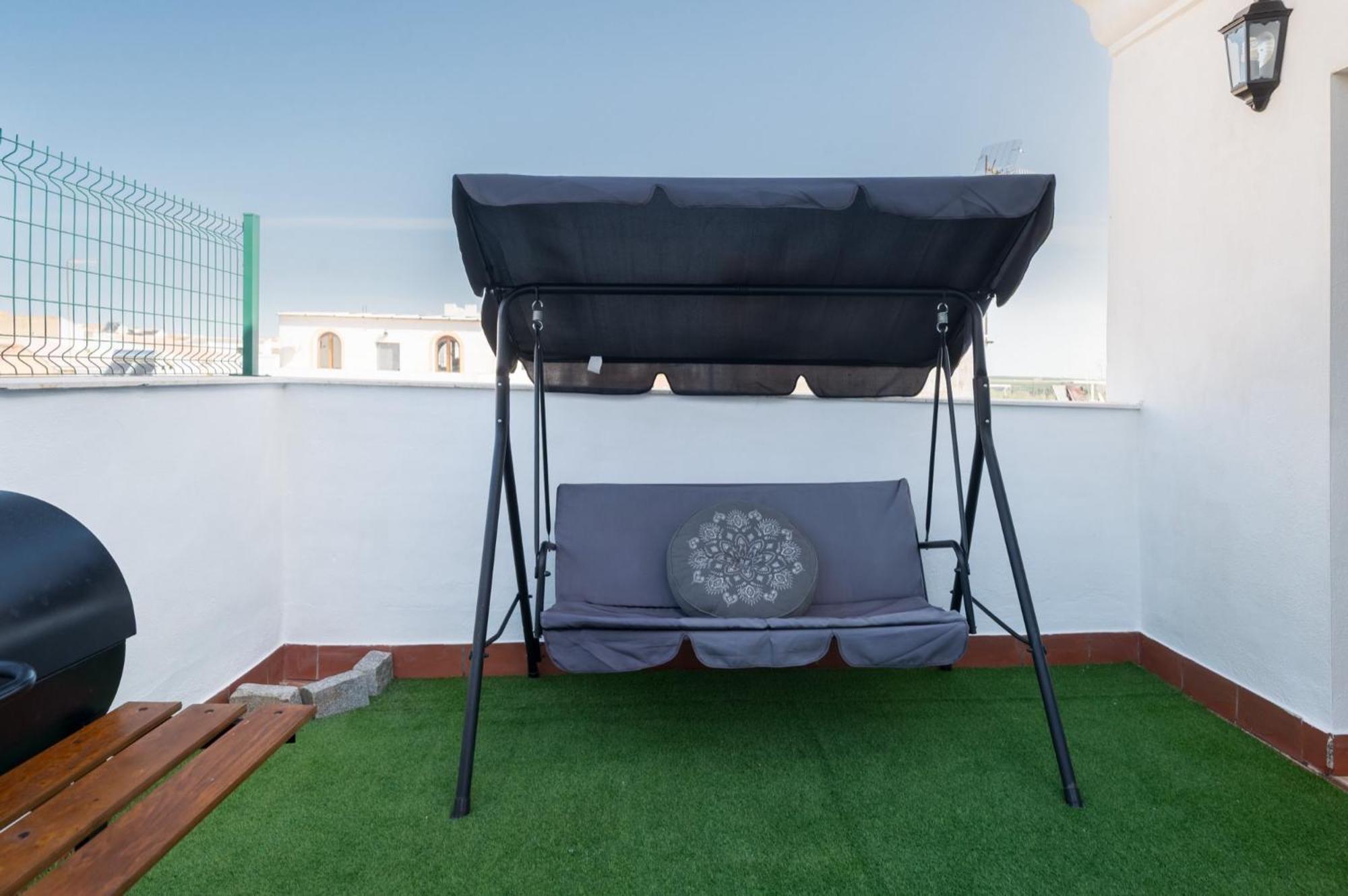 Atico En Piscina Y Jacuzzi Pilas